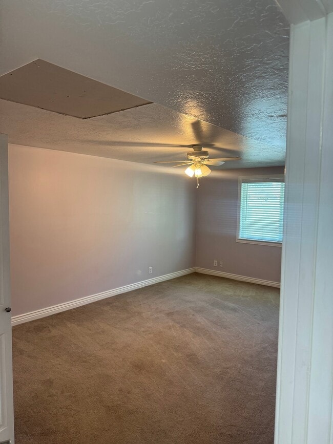 Building Photo - 7744 Mountain Estates Dr
