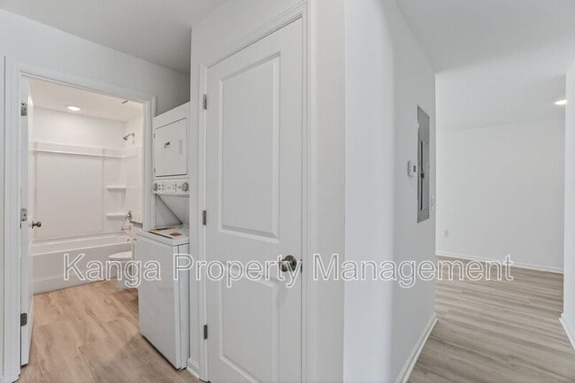 Building Photo - 1115 F Ave