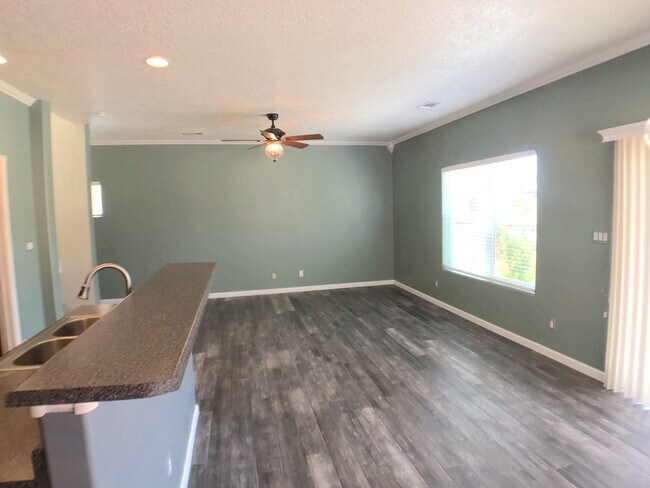 Building Photo - Modern 3 bedroom in Tierra Oeste neighborh...