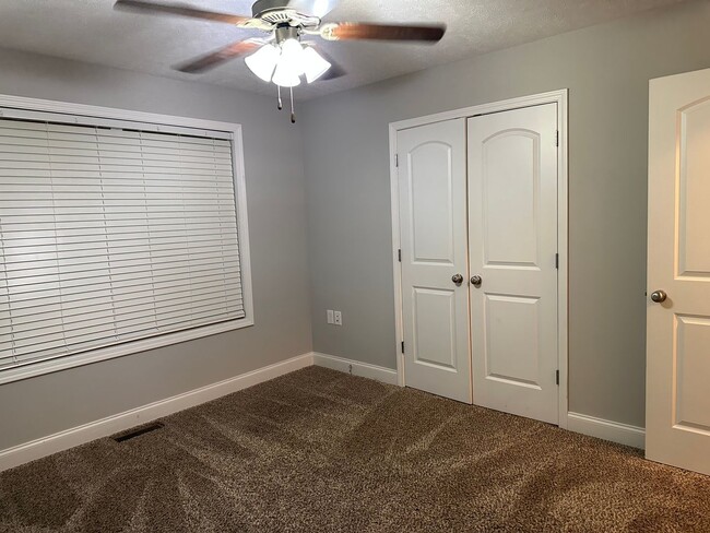 Building Photo - 3 Bedroom, 2 Bath, 2 Car Garage
