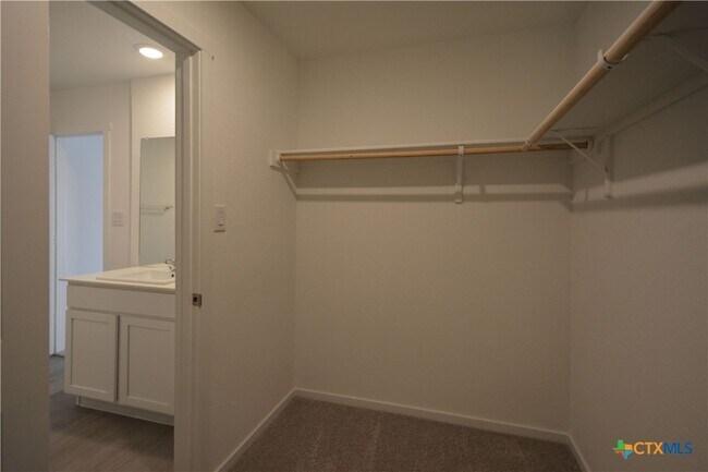 Building Photo - 1537 Hummock Steep