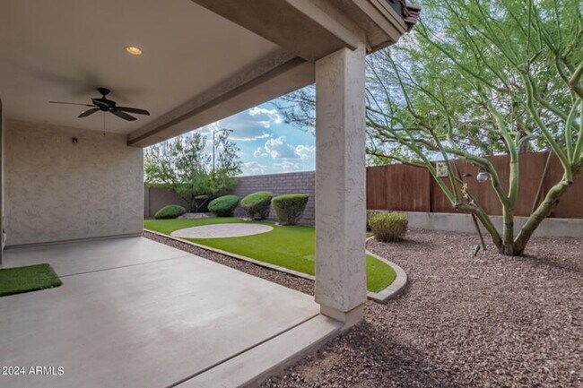 Building Photo - Charming 4 bedroom, 3 bath home in North P...