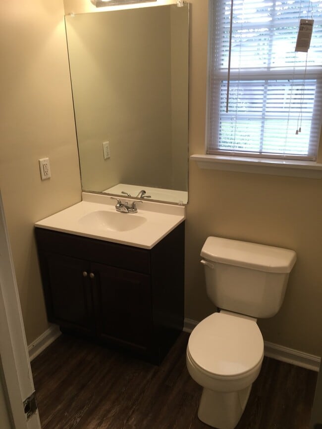 Building Photo - 320 Greenleaf St SW