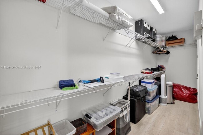 Building Photo - 1402 SW 4th Ave