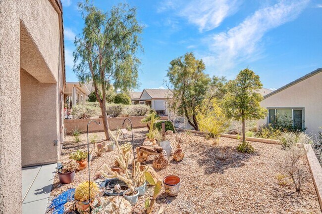 Building Photo - Beautifully upgraded 2Bed 2Bath in Solera Anthem 55+