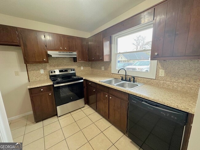 Building Photo - 104 Wrenwood Ln