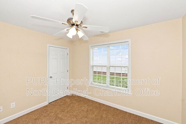 Building Photo - 1459 Ontario Dr