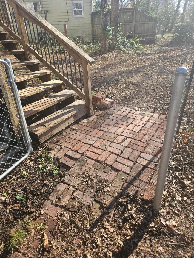 Building Photo - 619 S Kentwood Ave