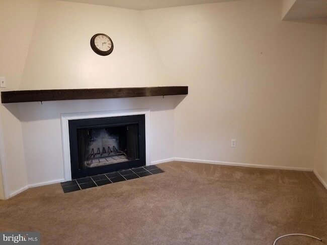 Building Photo - 1005 Worthington Dr