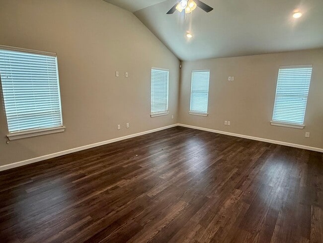 Building Photo - Beautiful 2 Bed 2 Bath!
