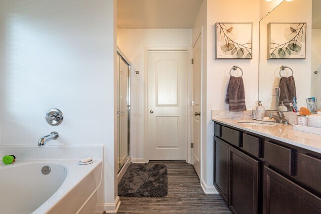 Building Photo - Spacious 4-Bedroom, 2.5-Bath Home for Rent...