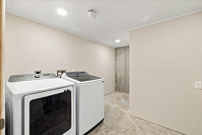 Building Photo - 170 Wistaria Dr