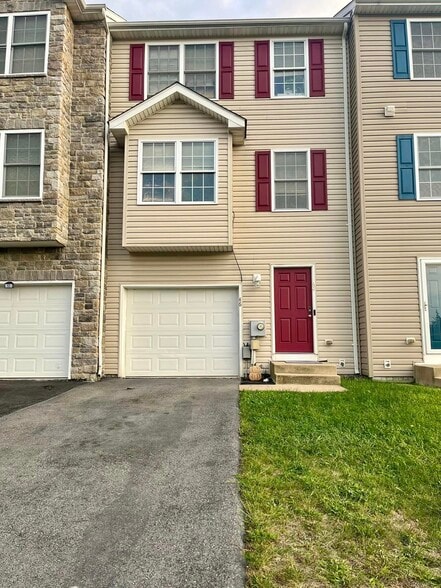 Front - 46 Myatt Ct