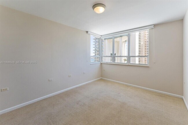 Building Photo - 801 Brickell Key Blvd