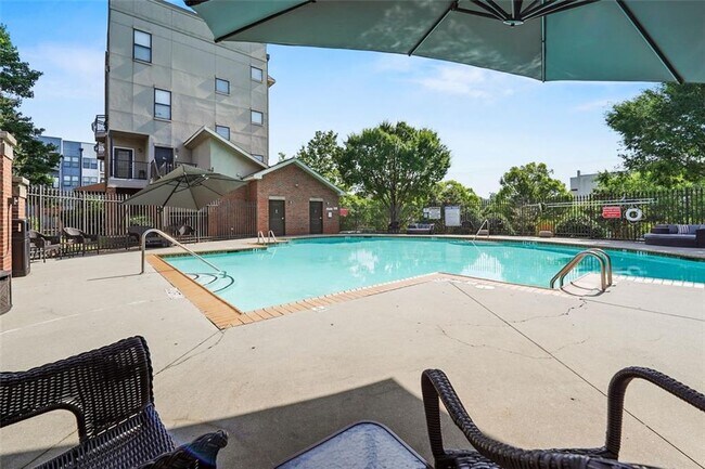 Building Photo - 898 Oak St SW