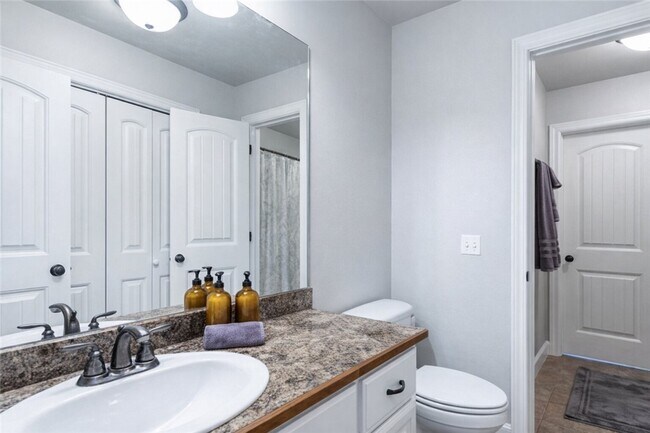 Building Photo - 1123 S Tottenham Ct