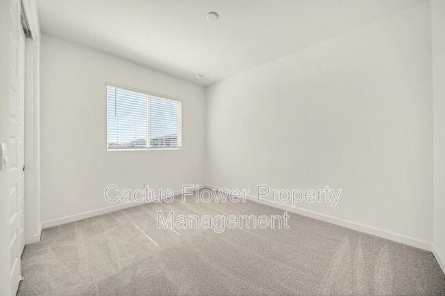 Building Photo - 6946 W Buckhorn Trail