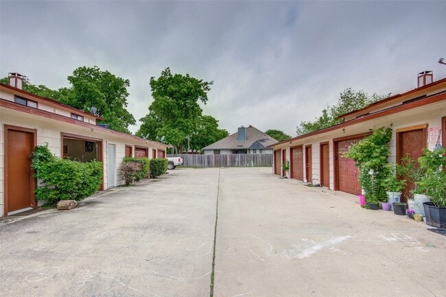 Building Photo - 3061 Olympia Dr