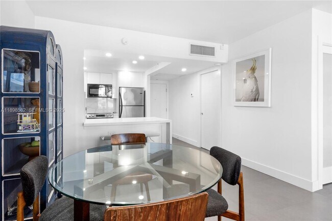 Building Photo - 2301 Collins Ave