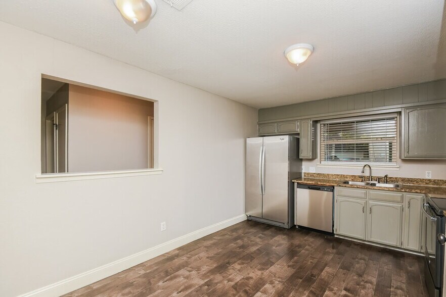 Building Photo - 808 Judith St