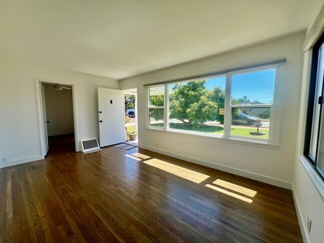 Building Photo - 5118 Ella Ln