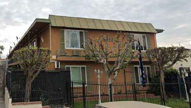 Primary Photo - 8936 Cedros Ave