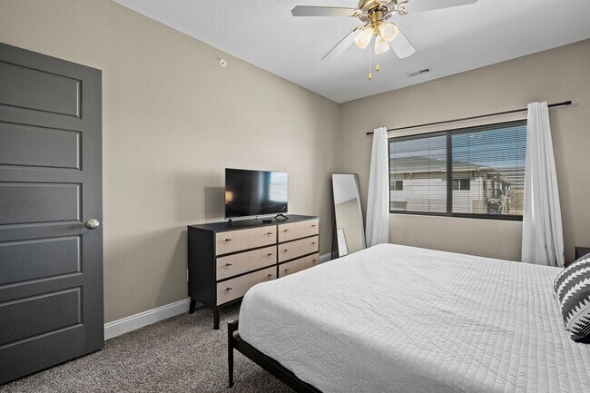 Building Photo - 8350 Cascade Ave