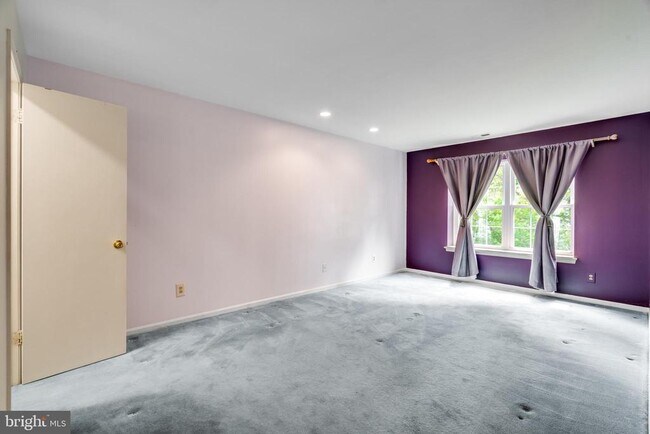 Building Photo - 1602 Hawthorne Ct