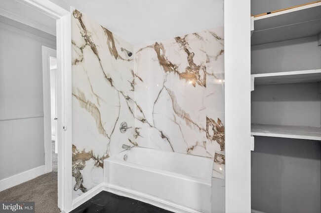 Building Photo - 216 W Division St