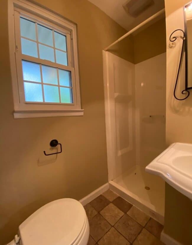 Building Photo - 2309 Cumberland Dr