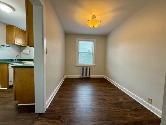 Building Photo - 1400 Kenmore Ave