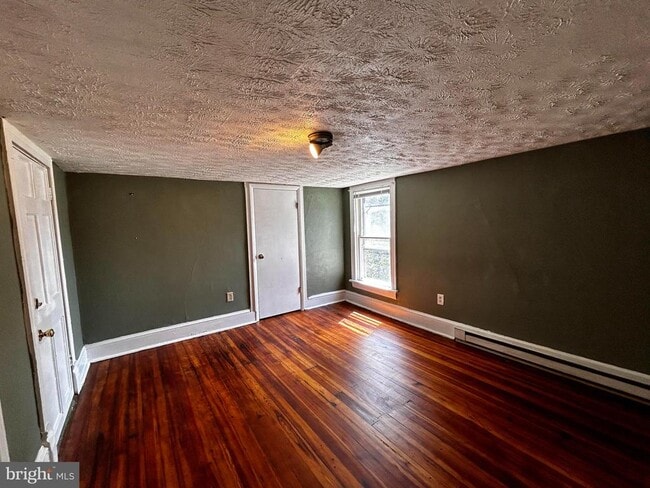 Building Photo - 308 S Raleigh St