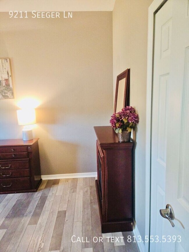 Building Photo - 9211 Seeger Ln