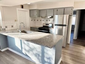 Building Photo - 2840 Belden St