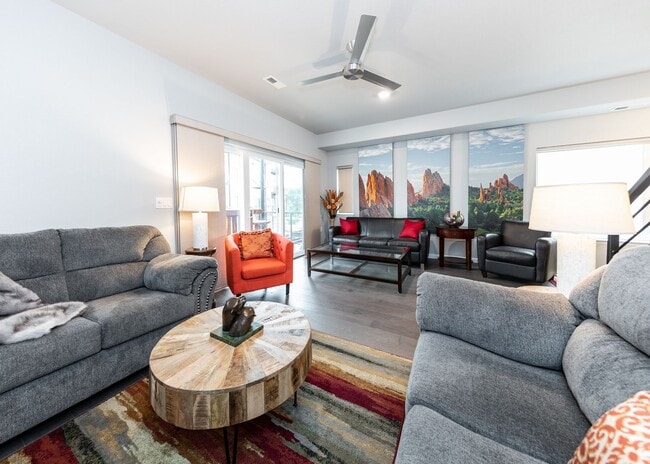 Building Photo - Urbanite Living near Downtown 3 Bed End Unit Townhouse