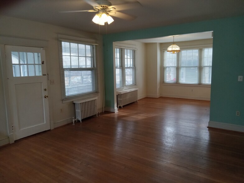 Dining area - 6604 1st St NW