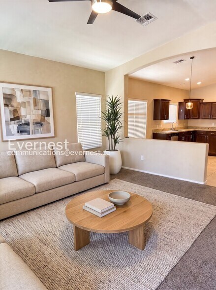 Building Photo - 9014 W Rolling Springs Dr