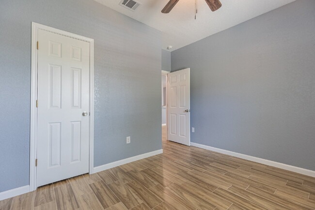 Building Photo - 479 Corliss