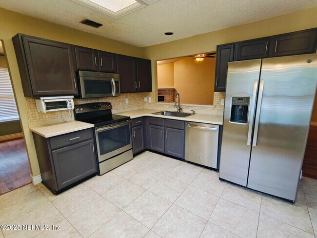 Building Photo - 1845 Weston Cir