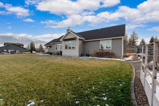 Building Photo - 1015 Riparian Dr