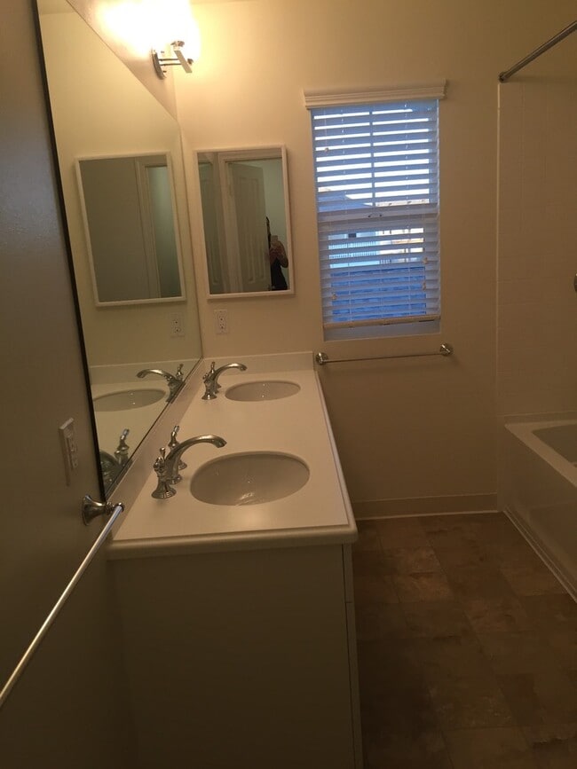 Building Photo - Lei Pauku Townhome Hoakalei