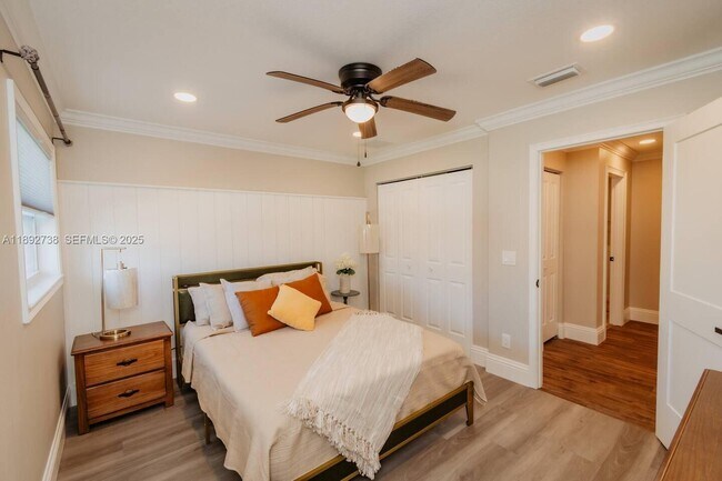 Building Photo - 9675 SW Anchor