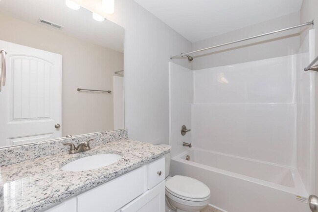 Building Photo - Three Bedroom Home!