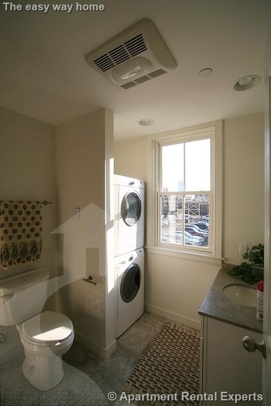 Building Photo - 110 Second St Unit #PH09