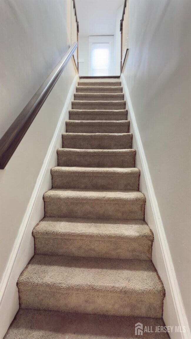 Building Photo - 55 Suydam St