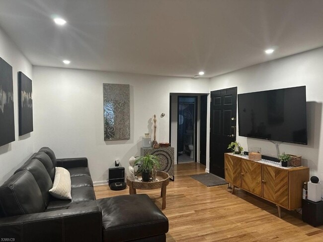 Building Photo - 19 Savage Rd