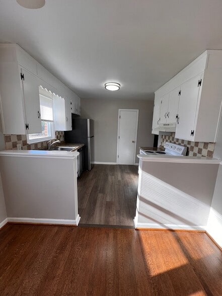 Building Photo - 5680 Meadowcrest St