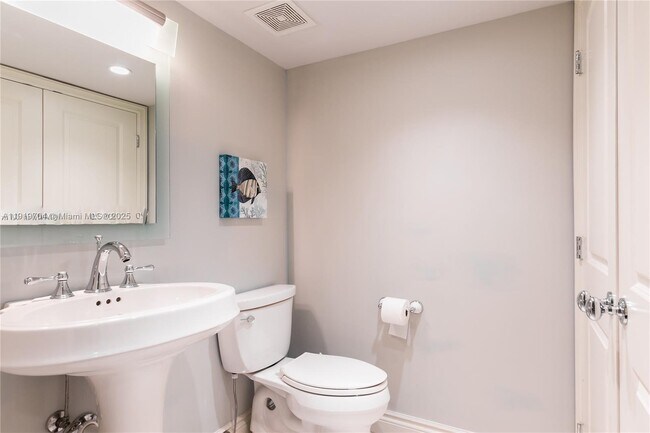 Building Photo - 19195 NE 36th Pl