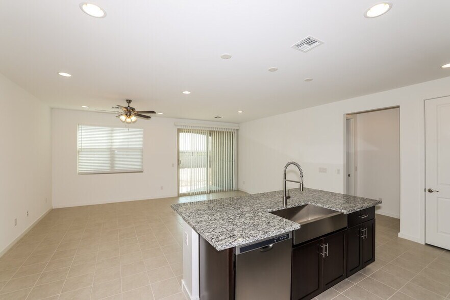 Building Photo - 4417 S 110th Ave