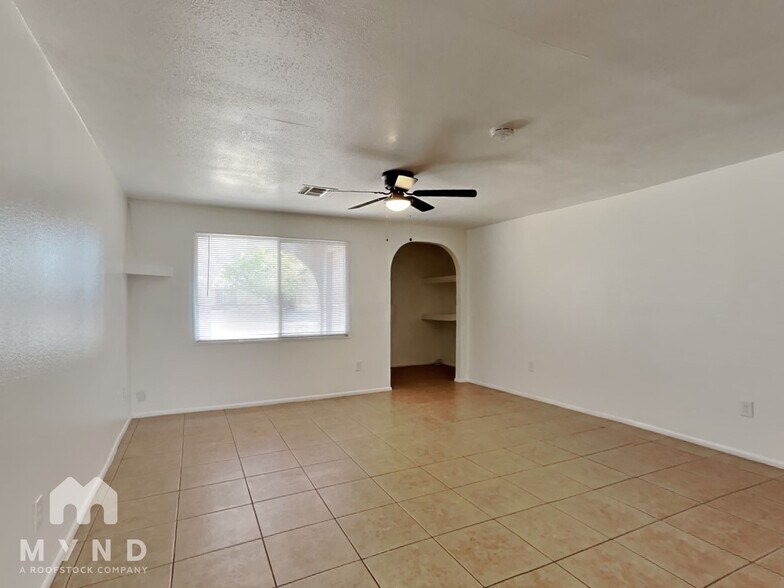 Building Photo - 6033 W Vernon Ave